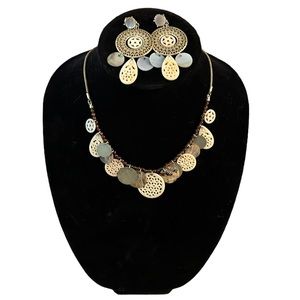 VINTAGE AVON BEADED SEASHELL NECKLACE AND EARRINGS SET